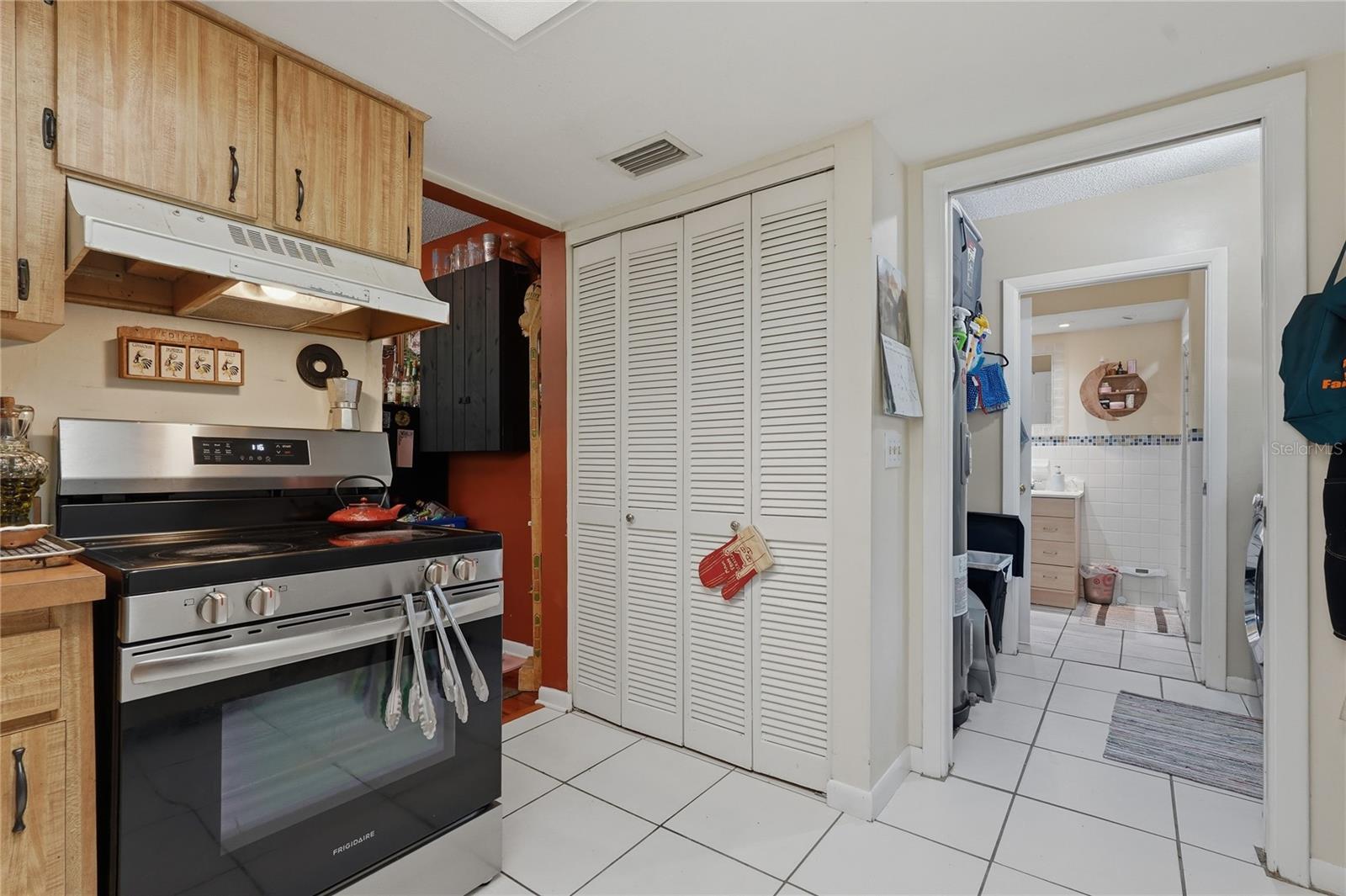Kitchen - Louvered Doors on Closet Pantry