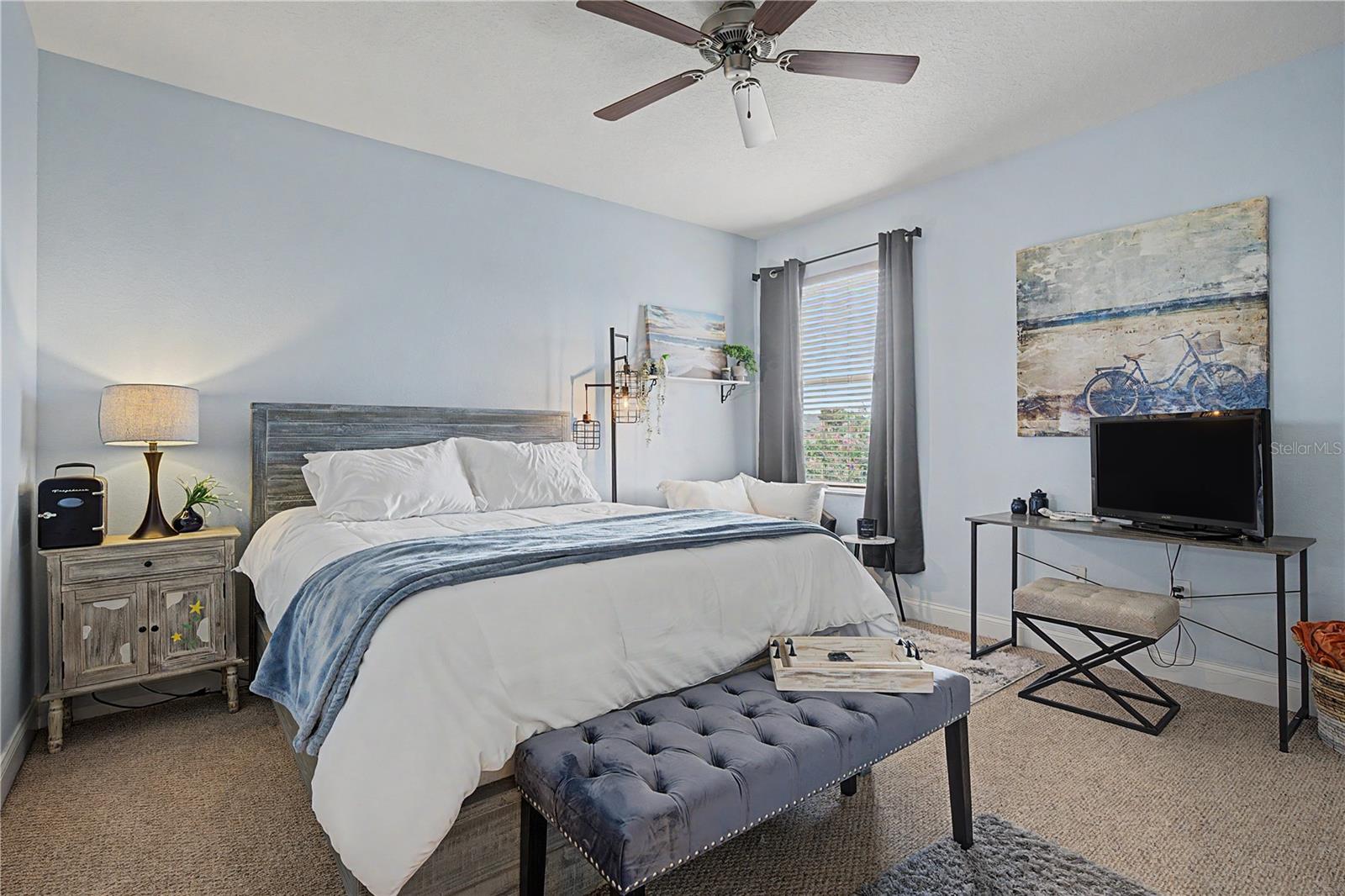 Front upstairs bedroom