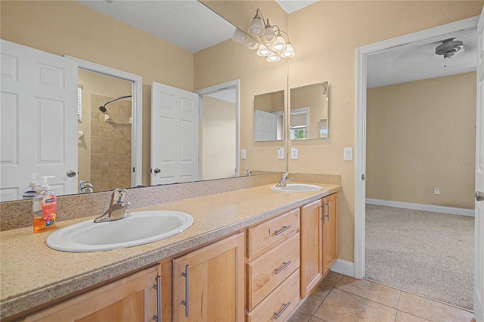 Bathroom between bedrooms 5 and 6