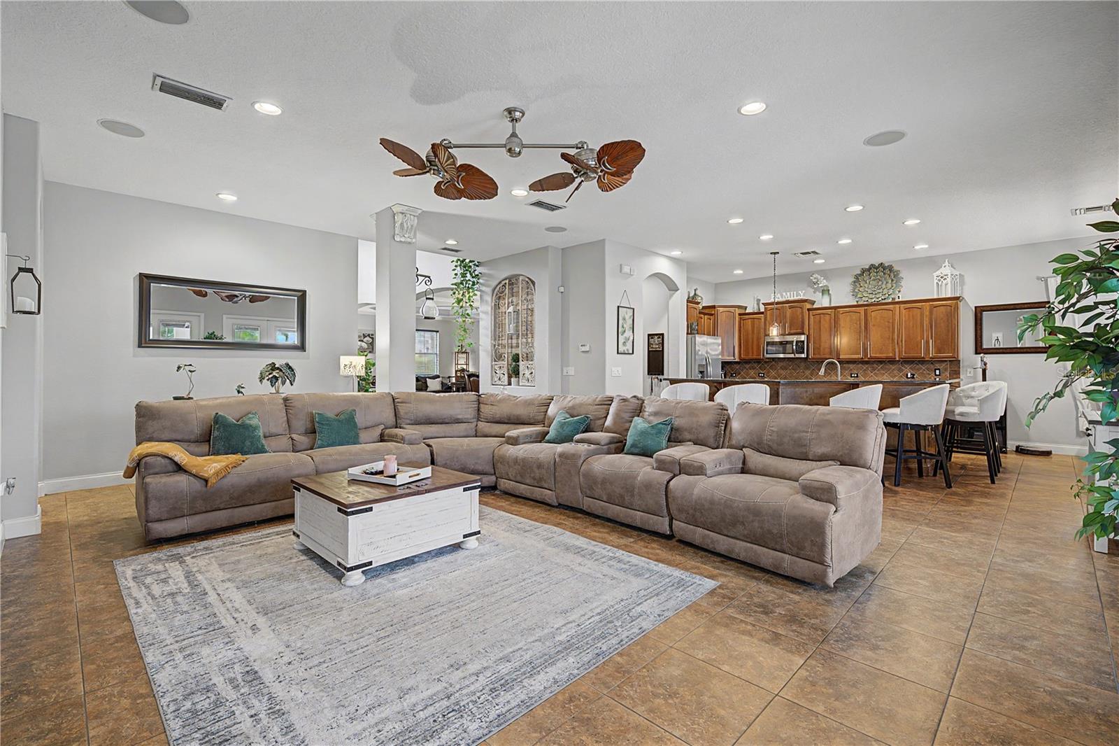 Plenty of room for family & friends!