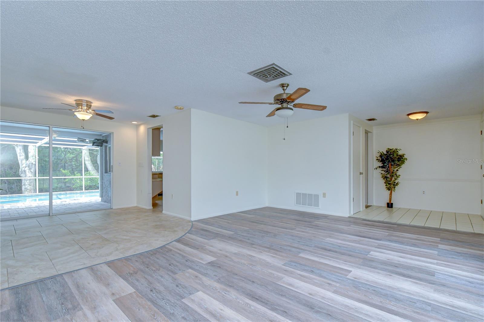 TB8530209