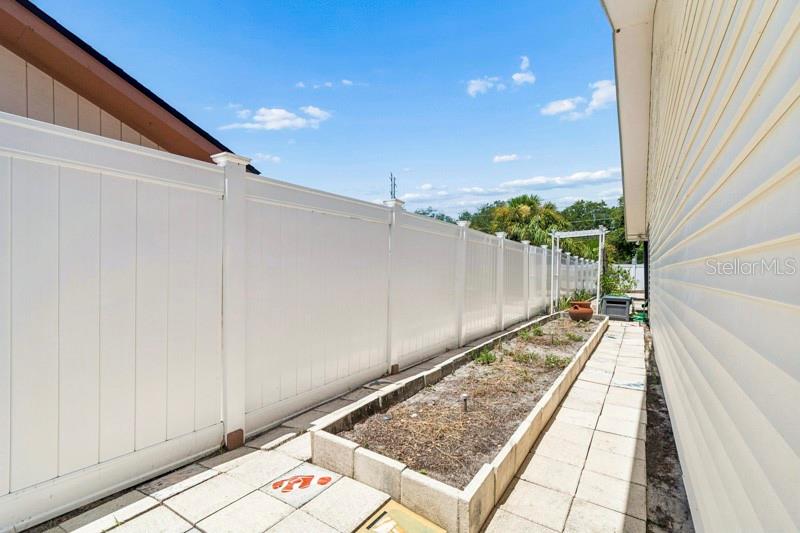 Side yard/garden