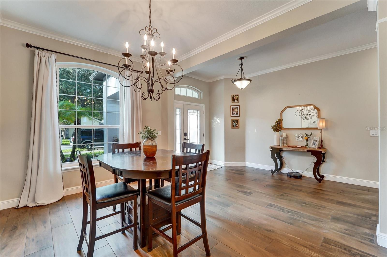 Entry Way/Formal Dinning
