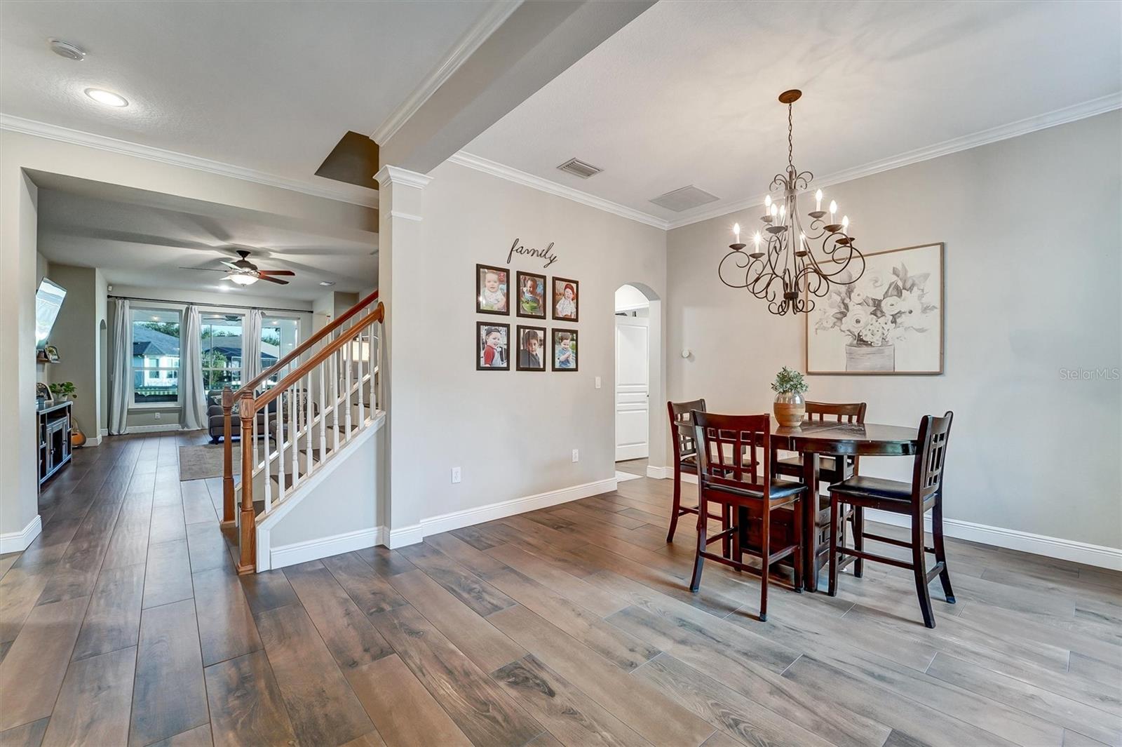 Entry Way/Formal Dinning