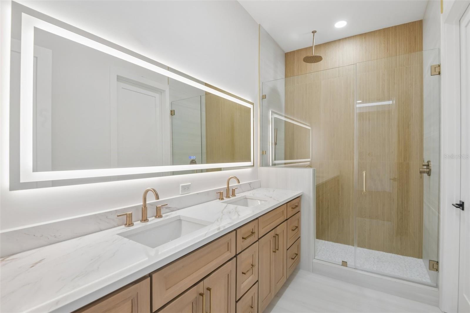 Junior Suite Bathroom
