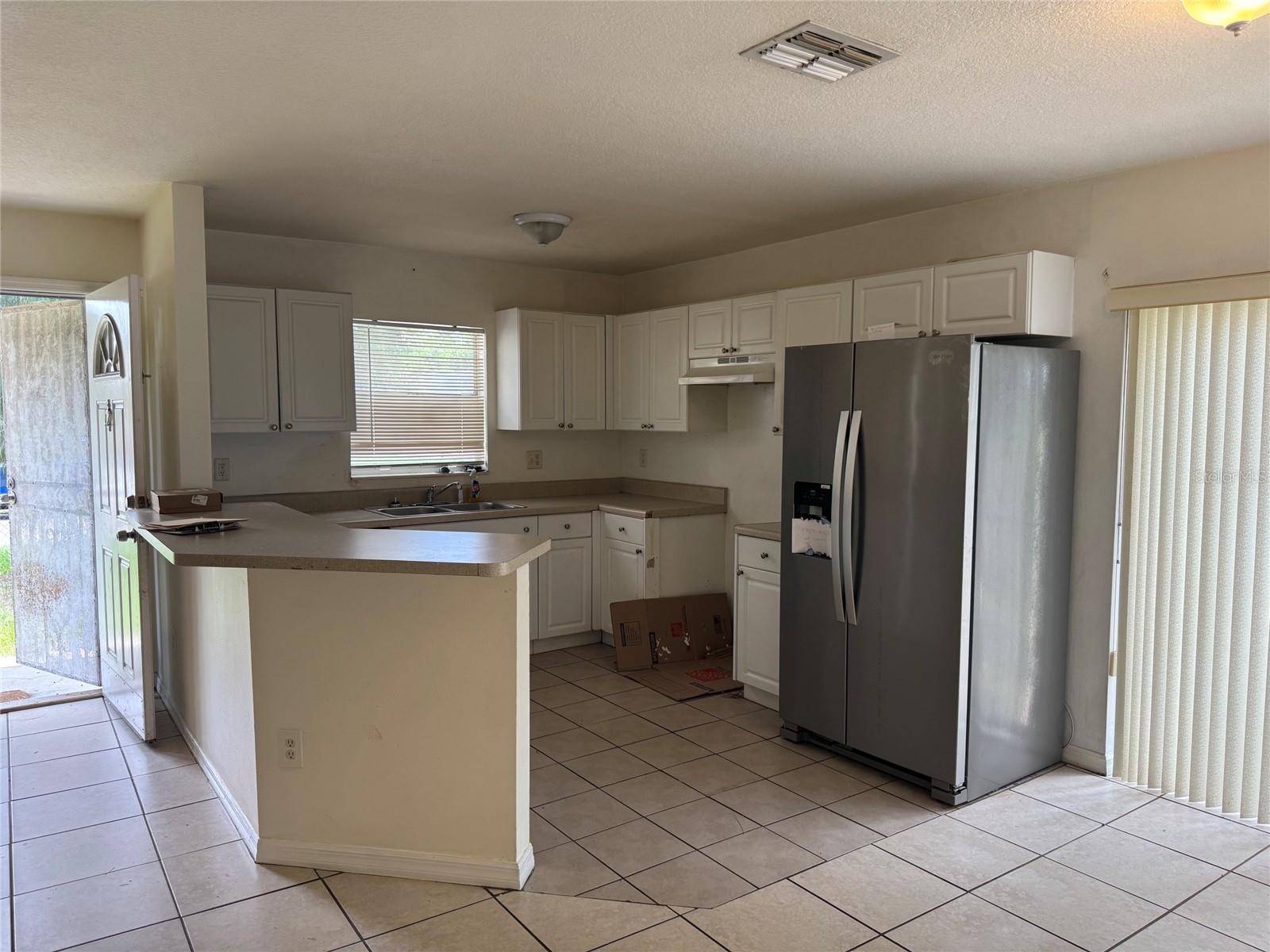 Eat-in kitchen