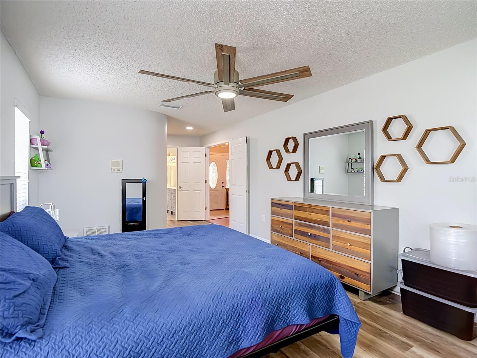 Master Bedroom (Great size!)