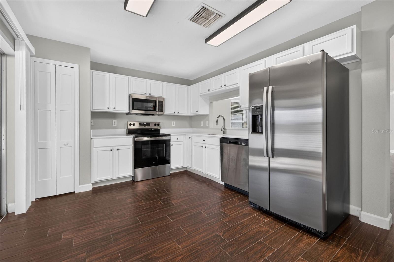 Chefs Kitchen with Stainless Steel Appliances