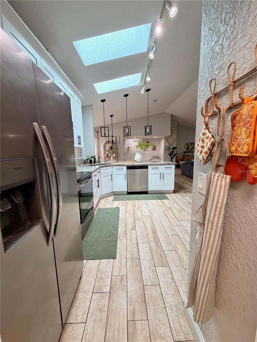 TB8530599