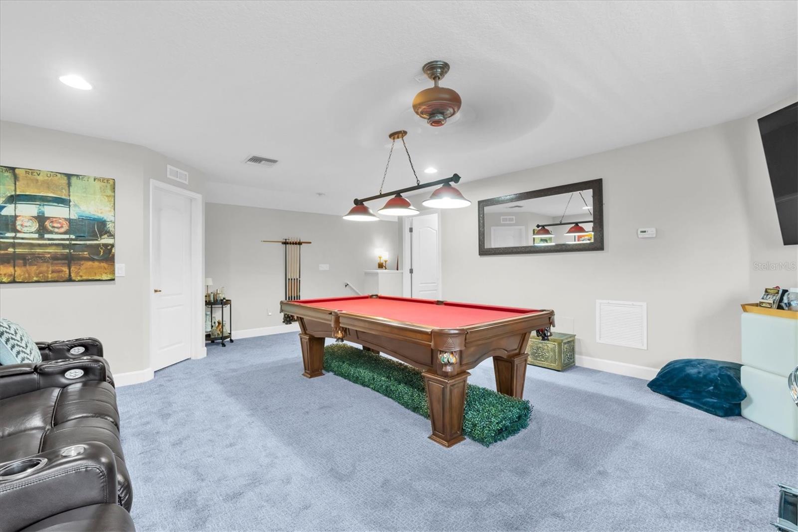 bonus room upstairs with closet/can also be used 6th bedroom or guest quarters