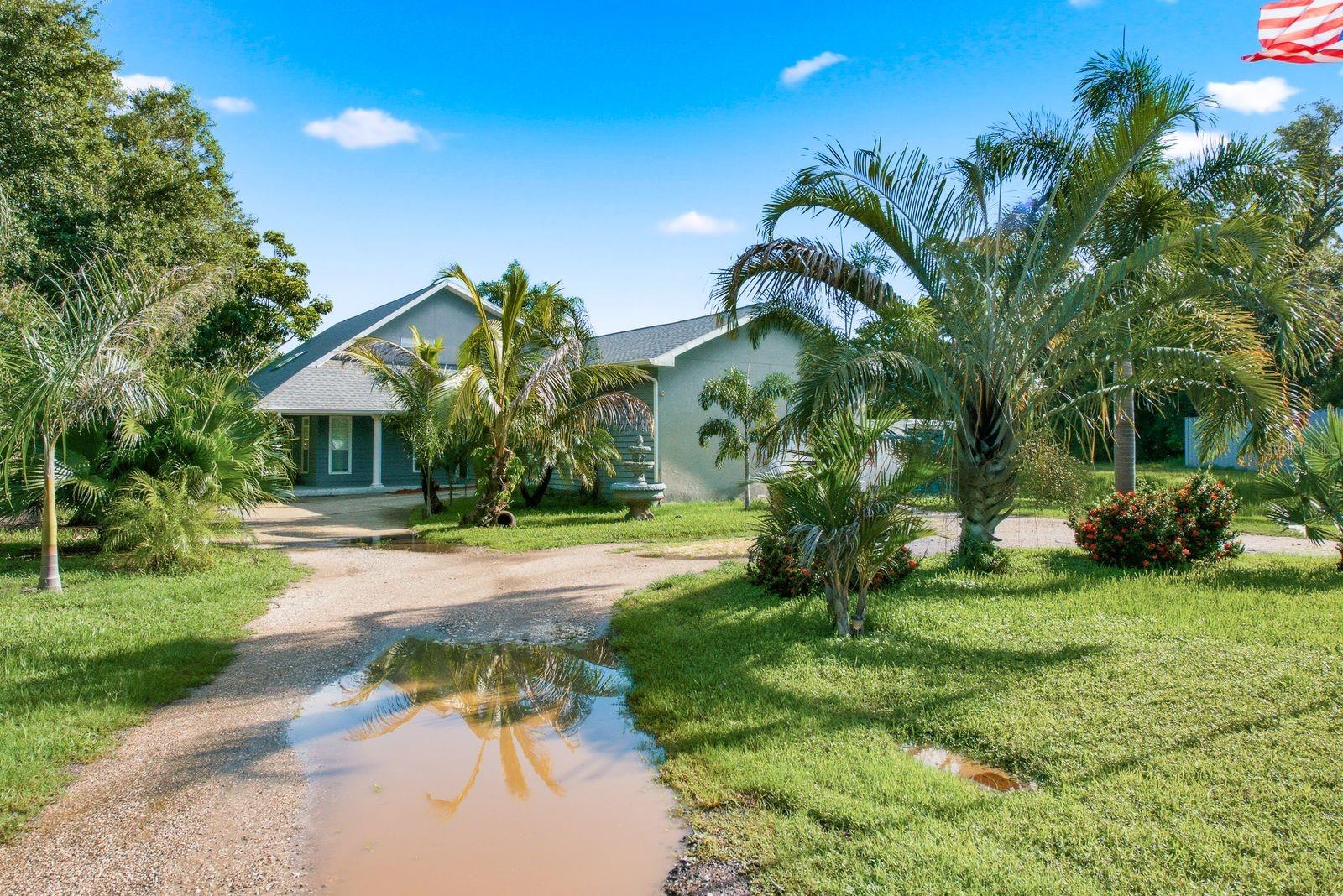 Welcome Home to this Pinellas Park Retreat!