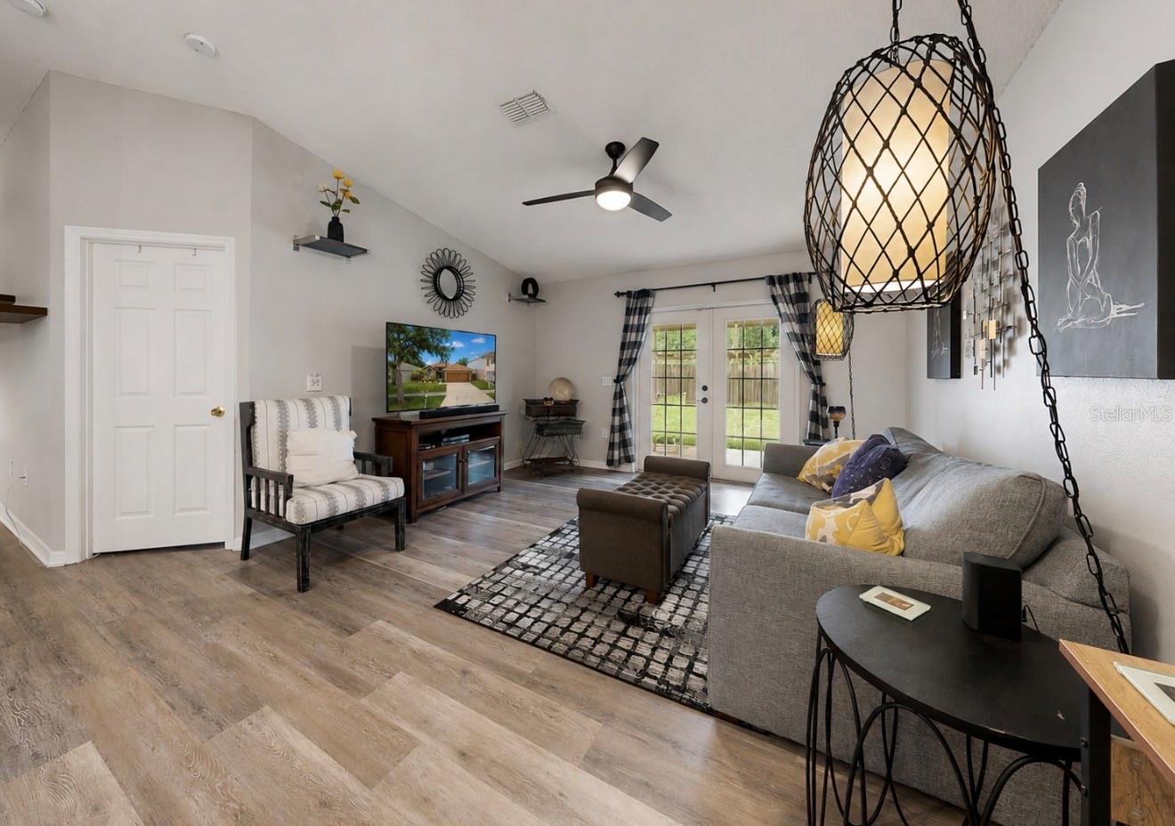 Versatile Flex Room – Ideal as a Family Room, Dining Room, or Home Office