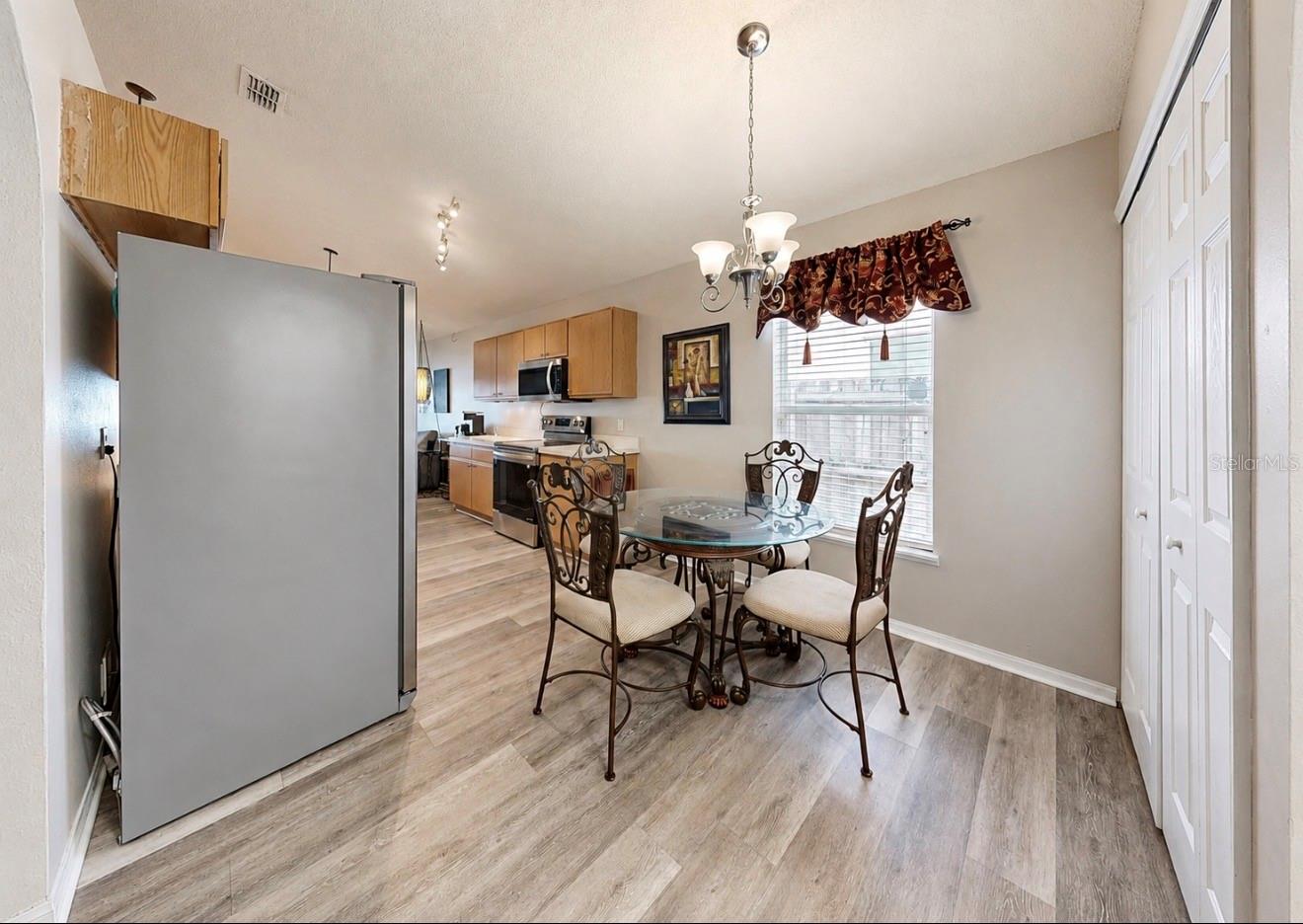 Eat-In Kitchen