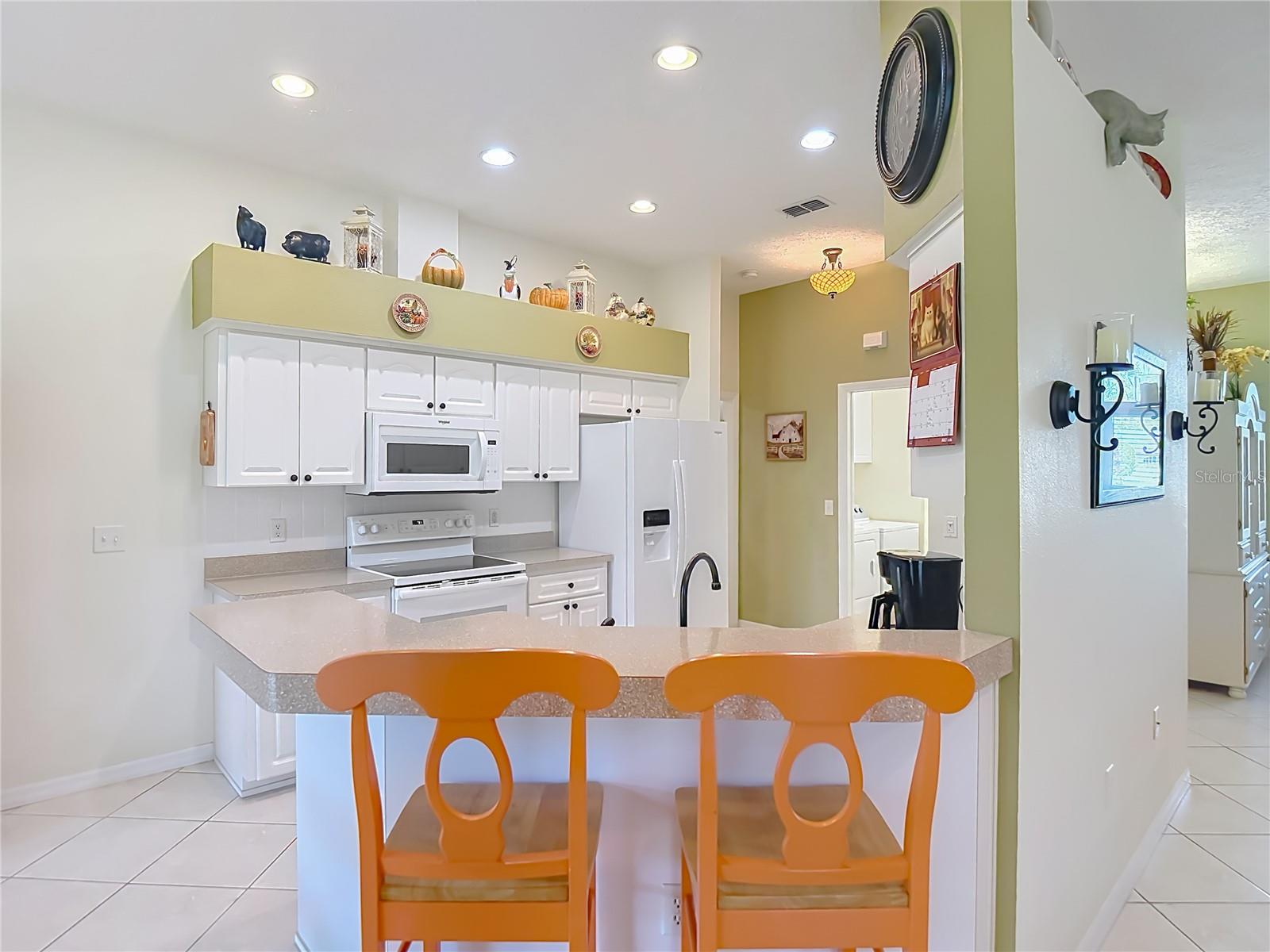 Kitchen and breakfast bar
