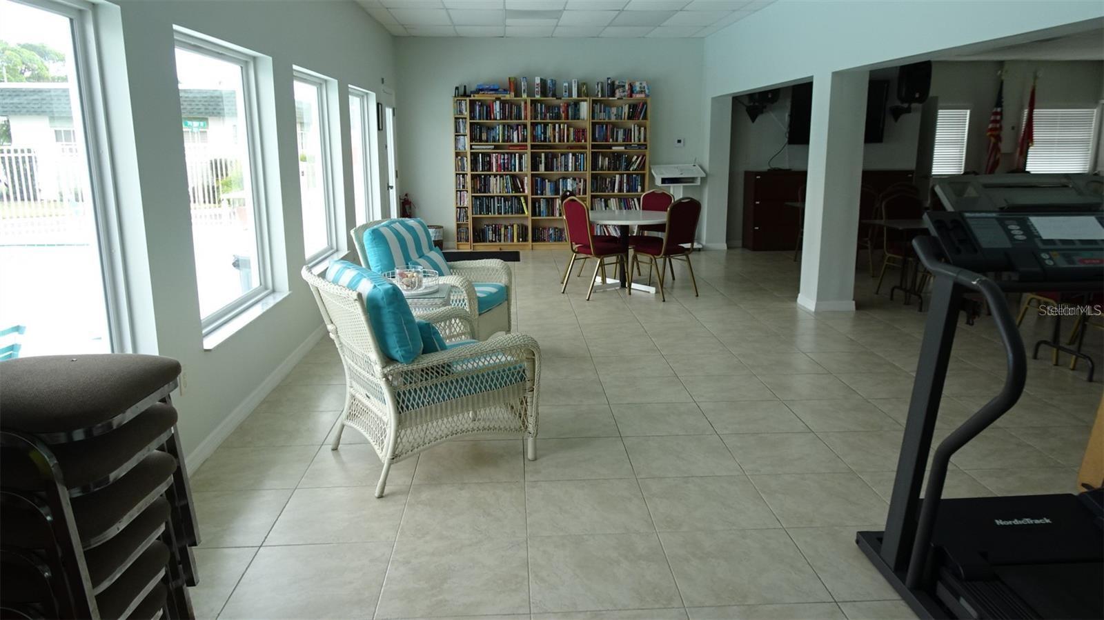 Clubhouse offers some gym equipment and small library to share books.