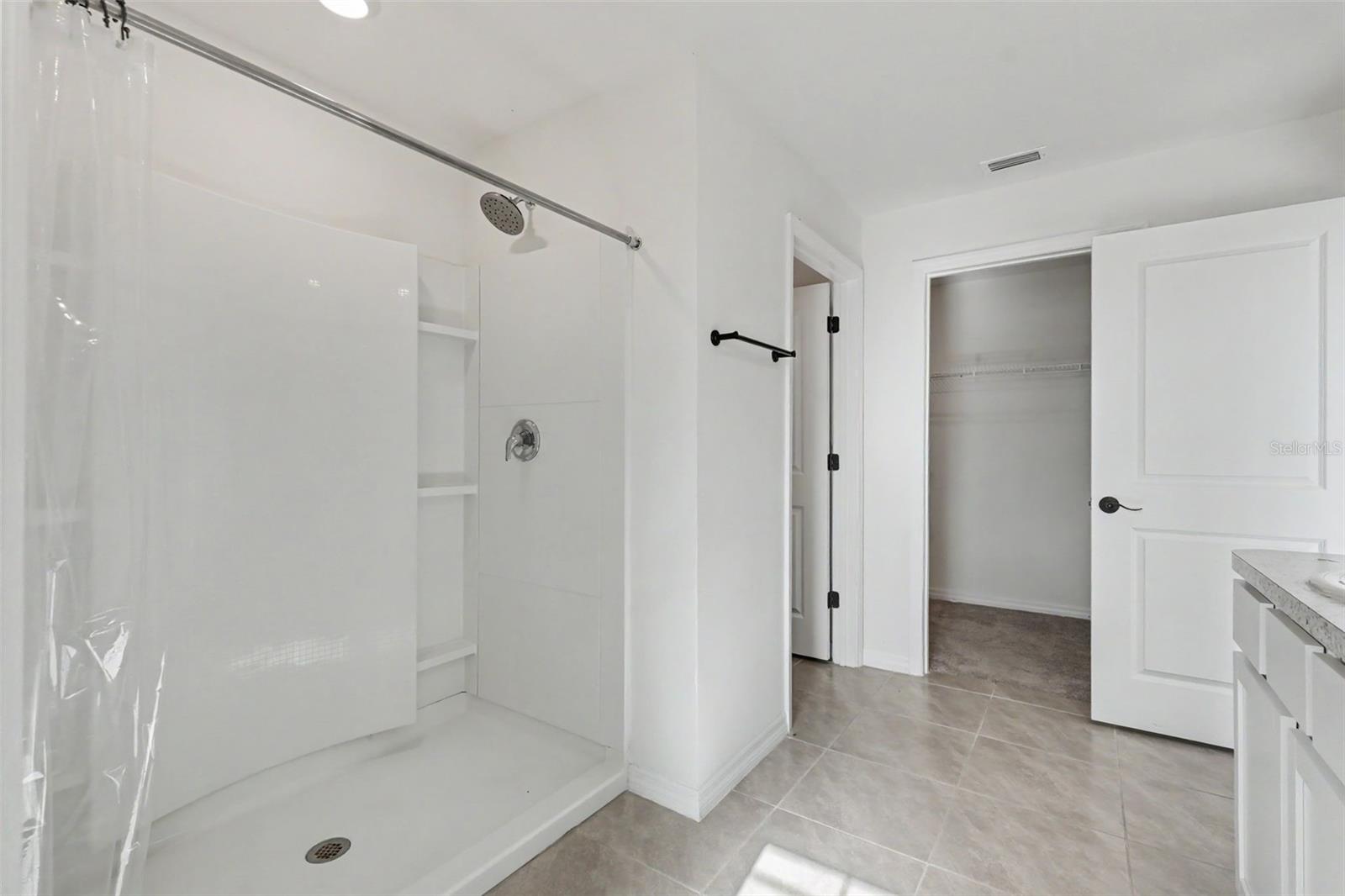 Primary en-suite bathroom