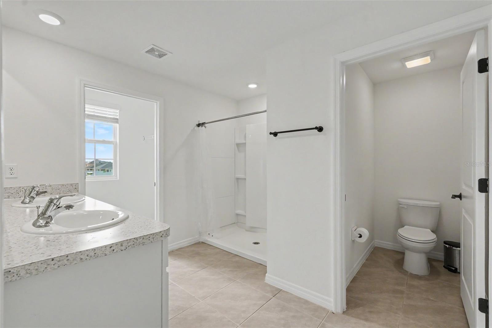 Primary en-suite bathroom