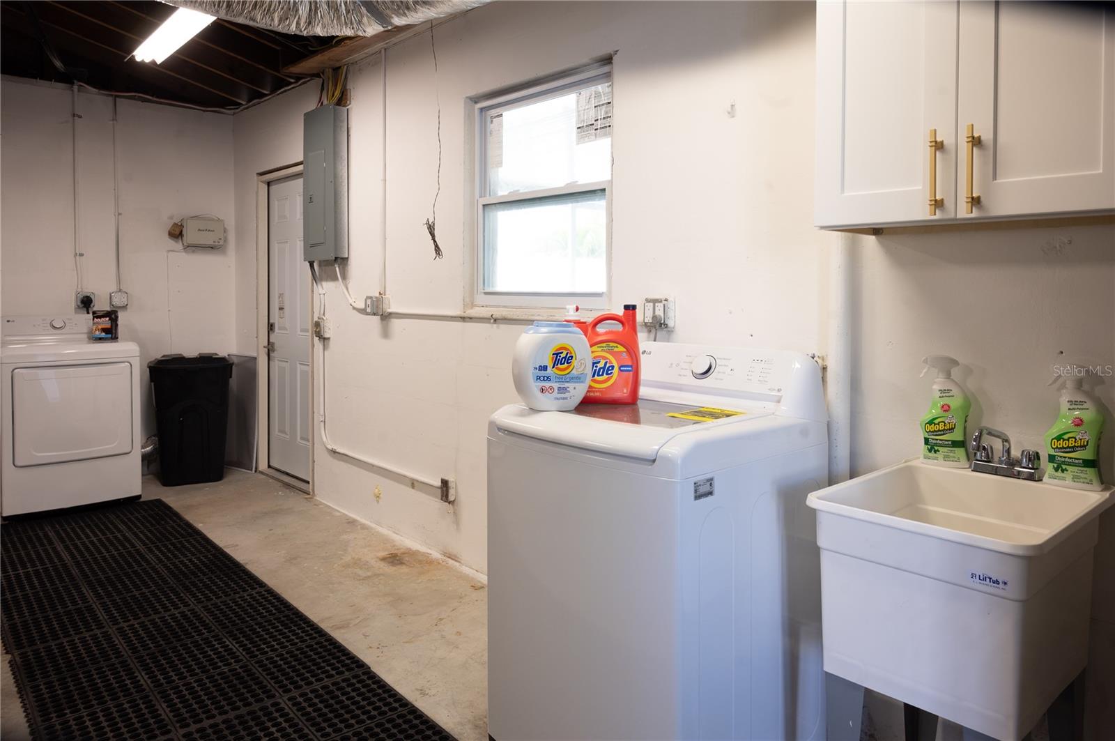 Garage/Laundry area