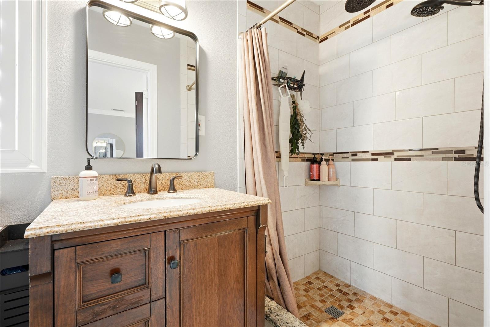 Master Bathroom w/walk in shower