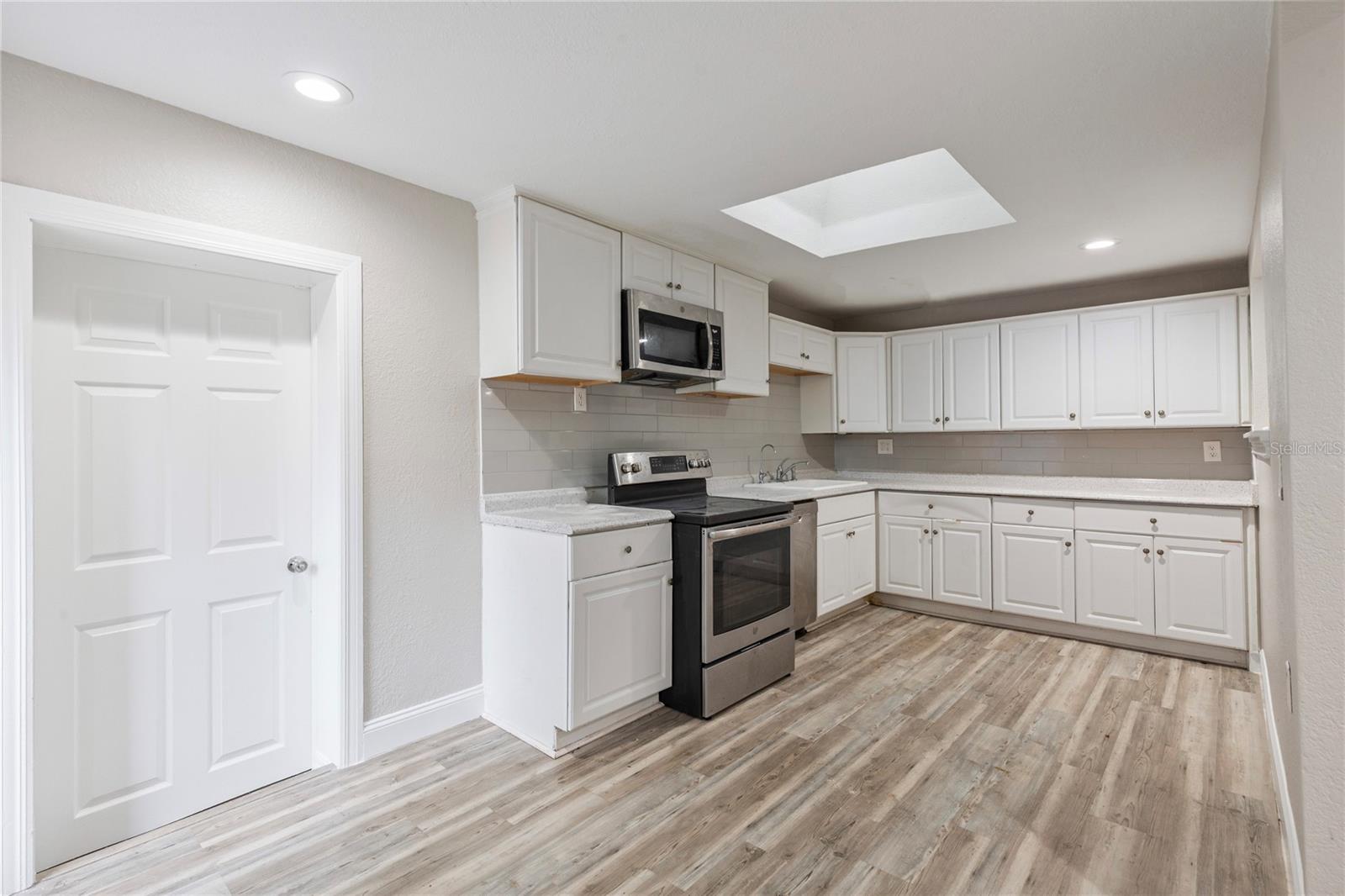 Large kitchen that connects to walk in pantry closet and washer and dryer room