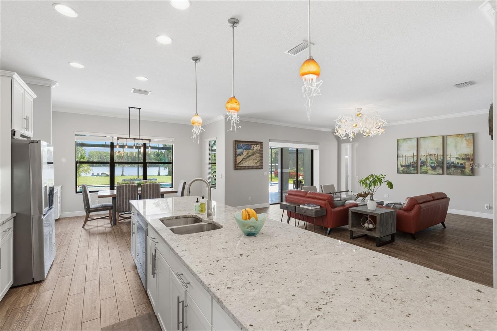 Cook with Panoramic Views of Lake LeClare