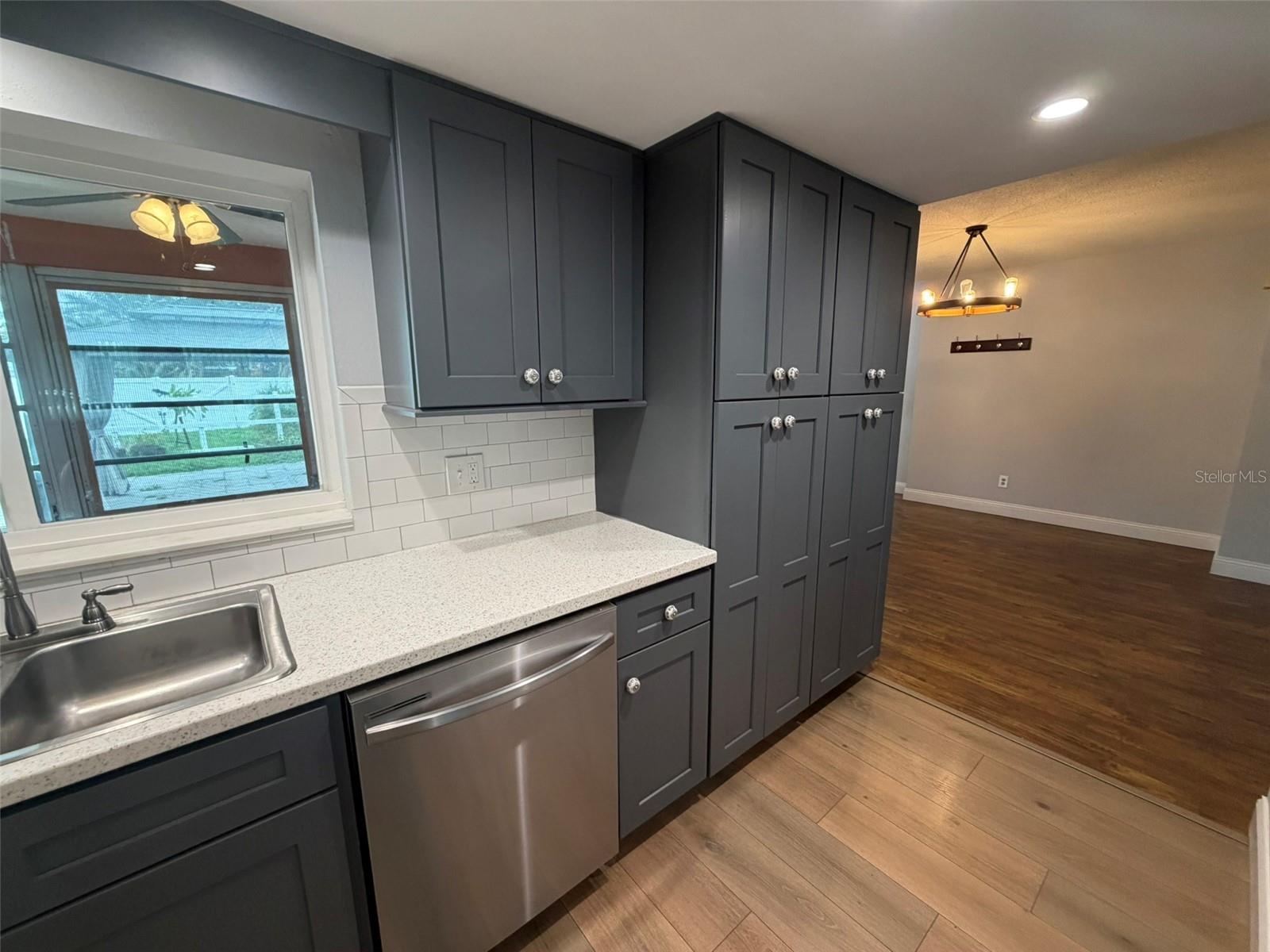 The open flow between the kitchen & dining room creates a warm & inviting setting, ideal for everyday living & effortless entertaining.