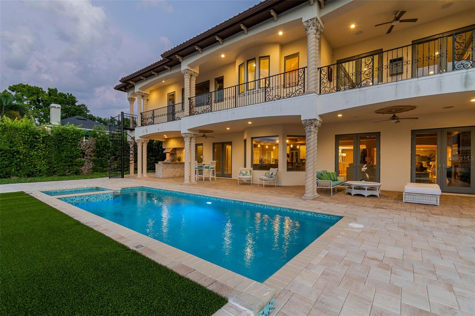 TB8530983