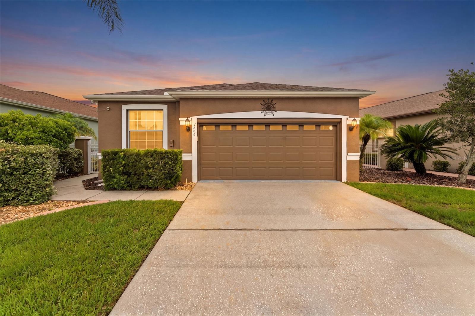 This 3/3/2.5 courtyard home is waiting for you!