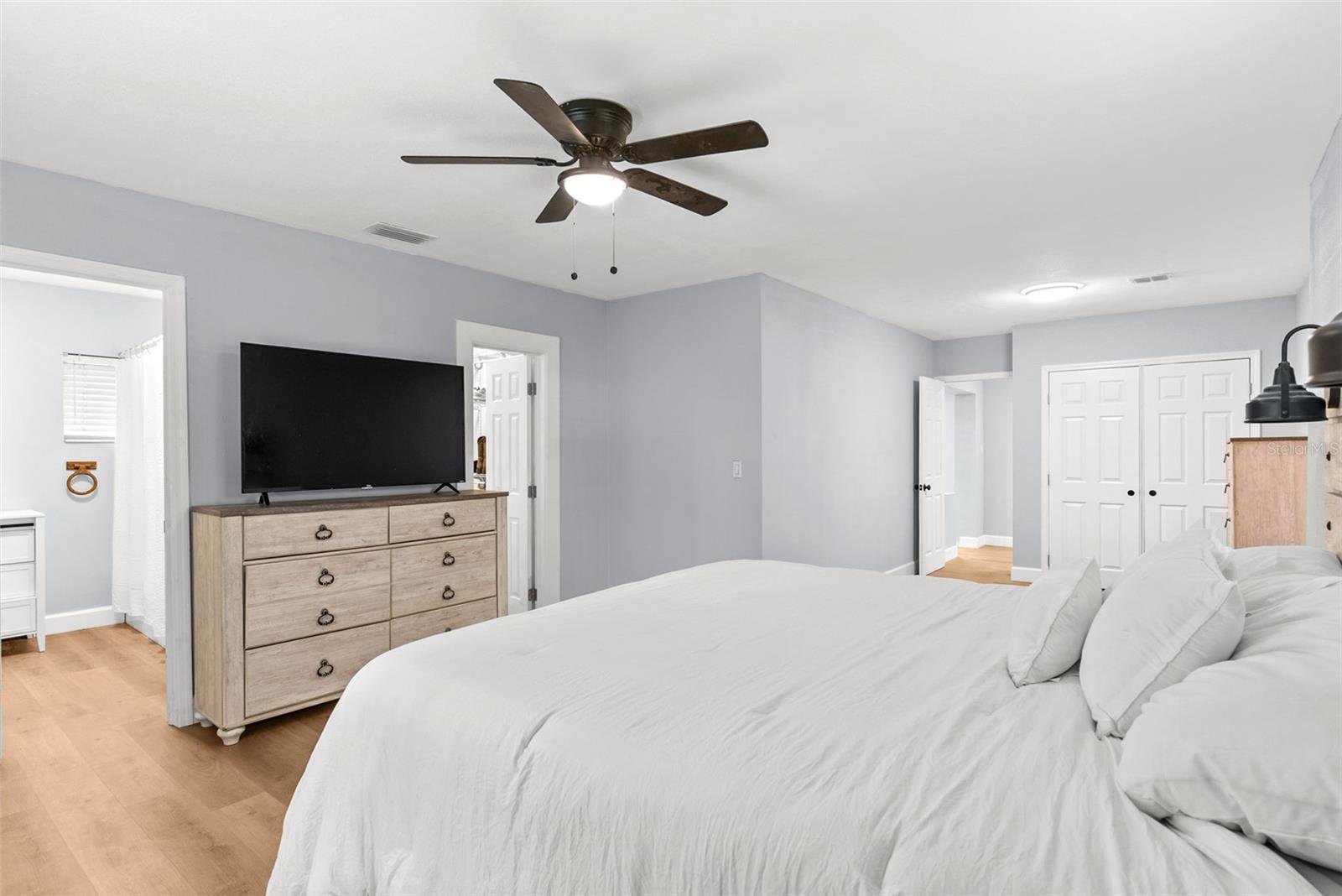 primary bed room
