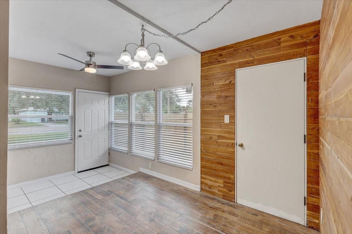 Front foyer/living room