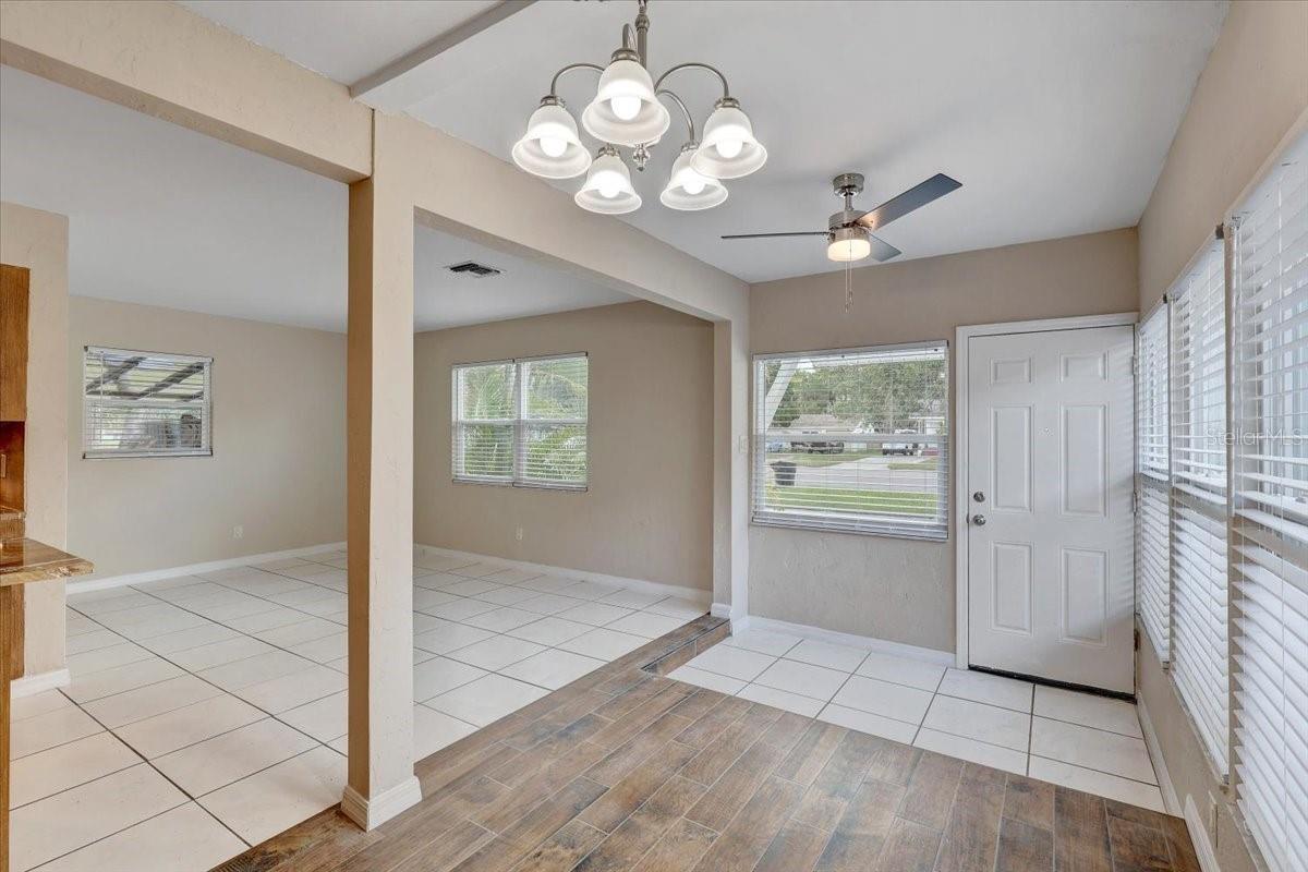 Front foyer/living room
