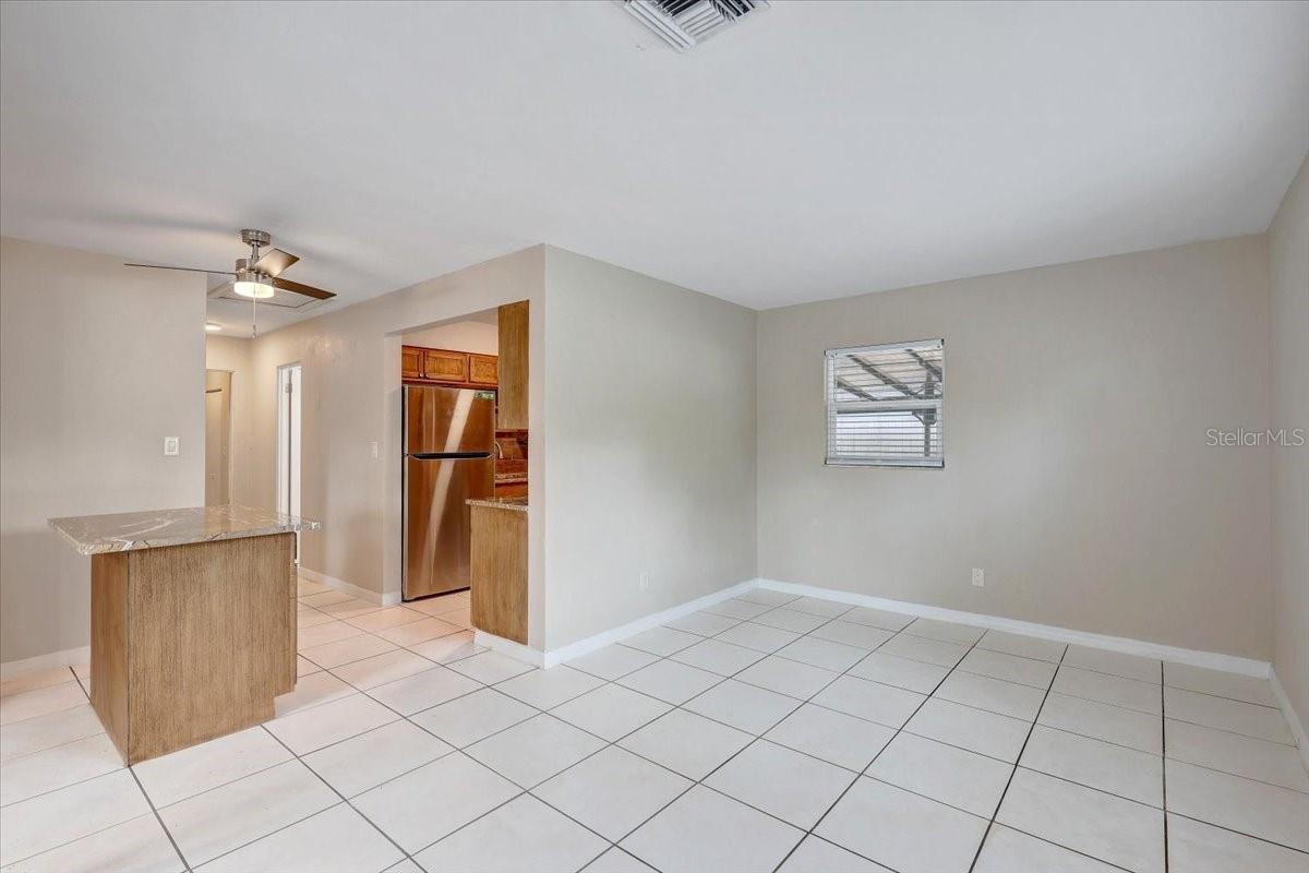 Front foyer/living room