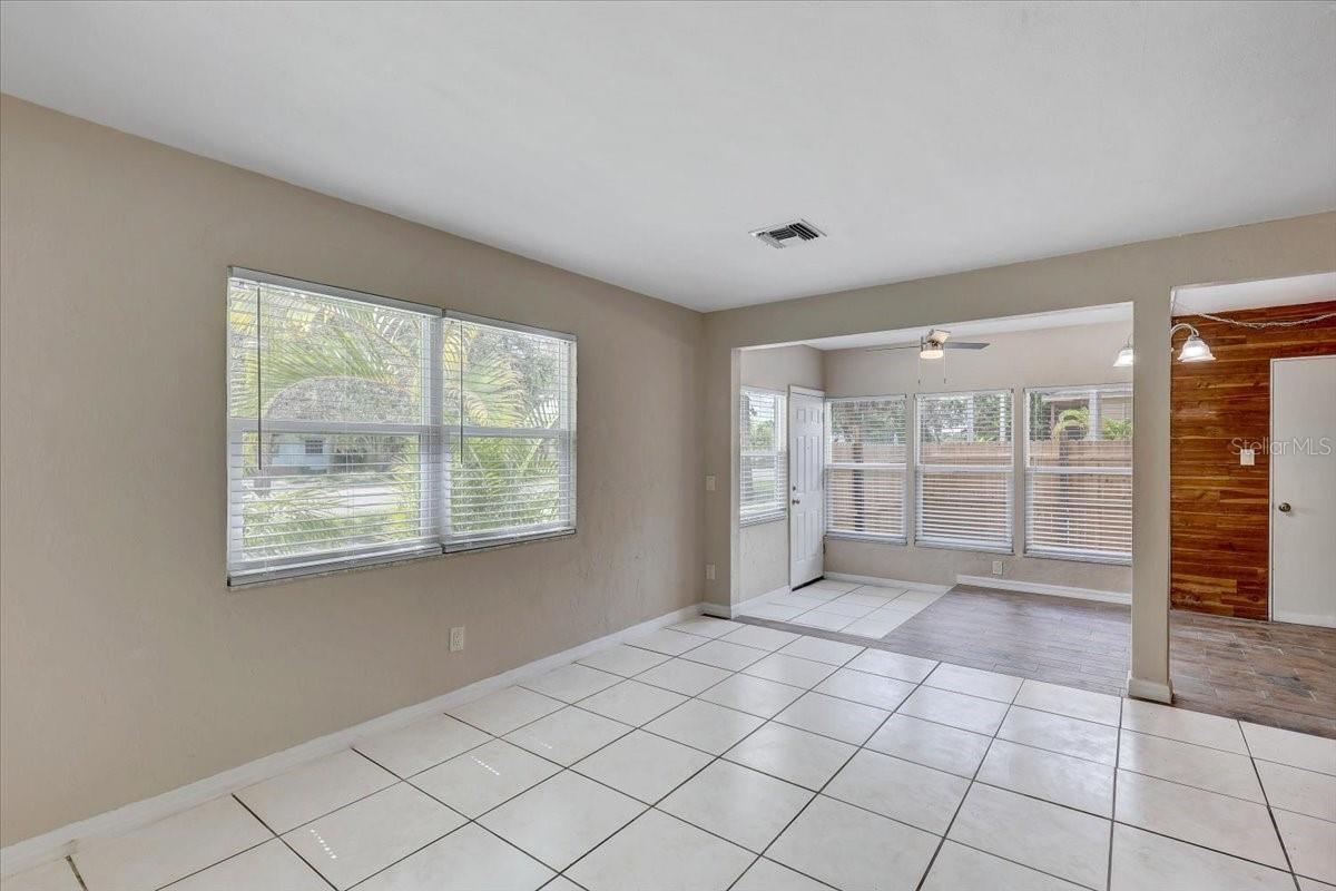 Front foyer/living room