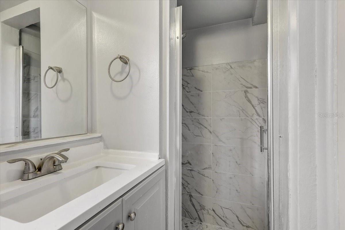 Primary en-suite bathroom