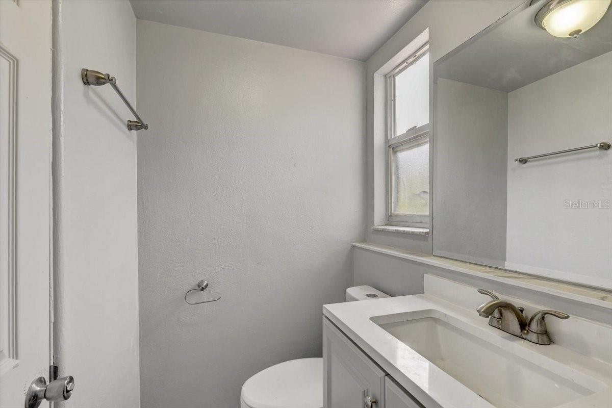 Primary en-suite bathroom