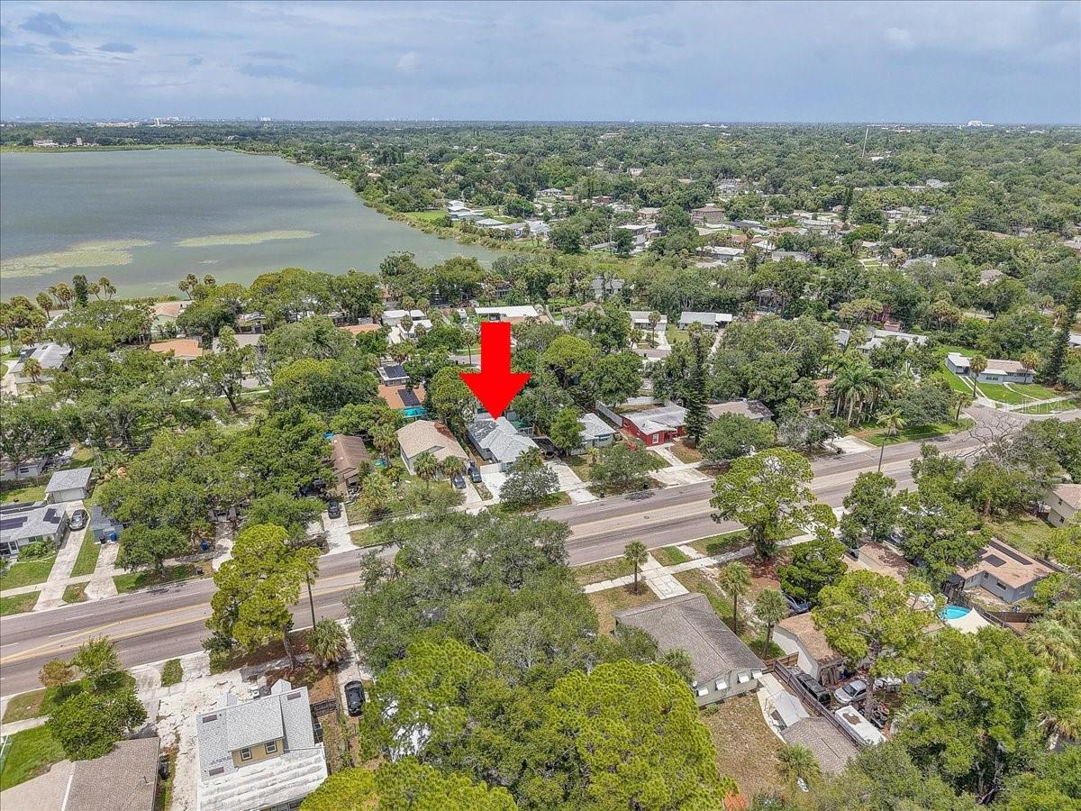 Walking distance to beautiful lake Maggiore, Boyd Hill Nature preserve and parks