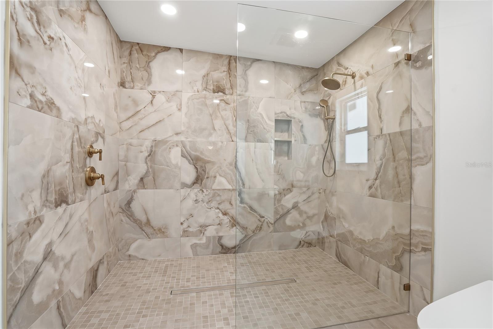 Zero-entry Shower