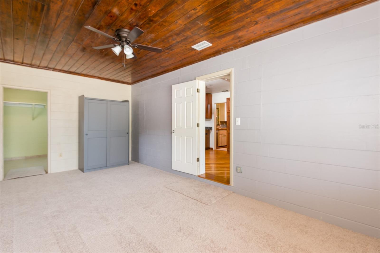This bonus space has loads of potential for an in-law suite, office or studio ...