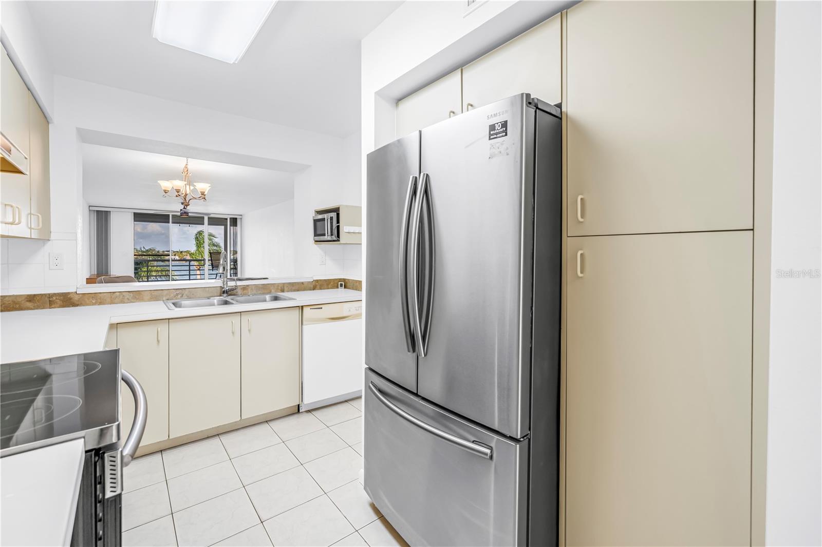 Kitchen appliances included : Refrigerator, Range, Dishwasher & Microwave