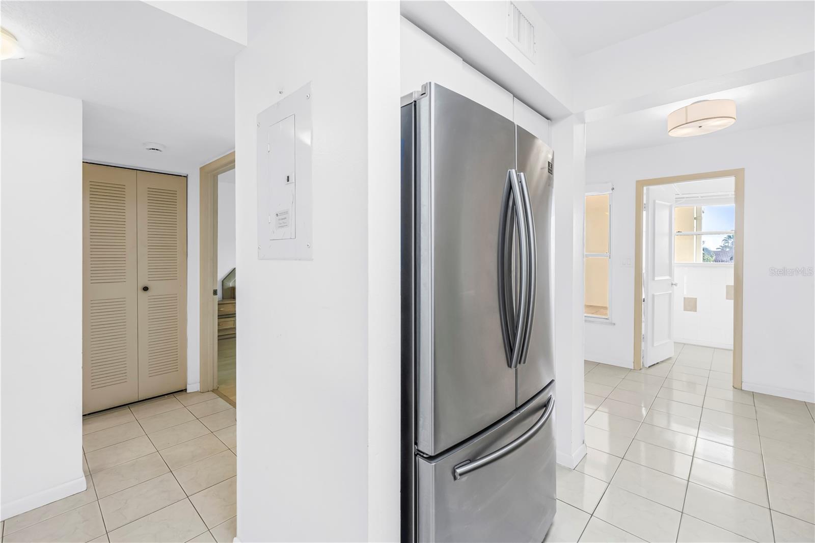 Kitchen Range / Counter space