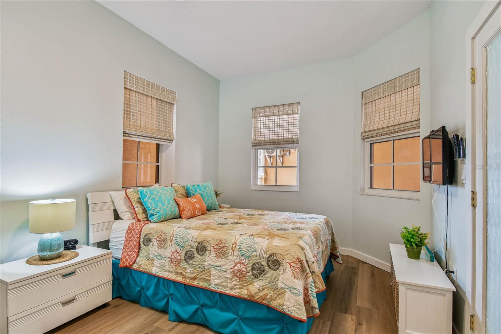 3rd bedroom with Queen size bed