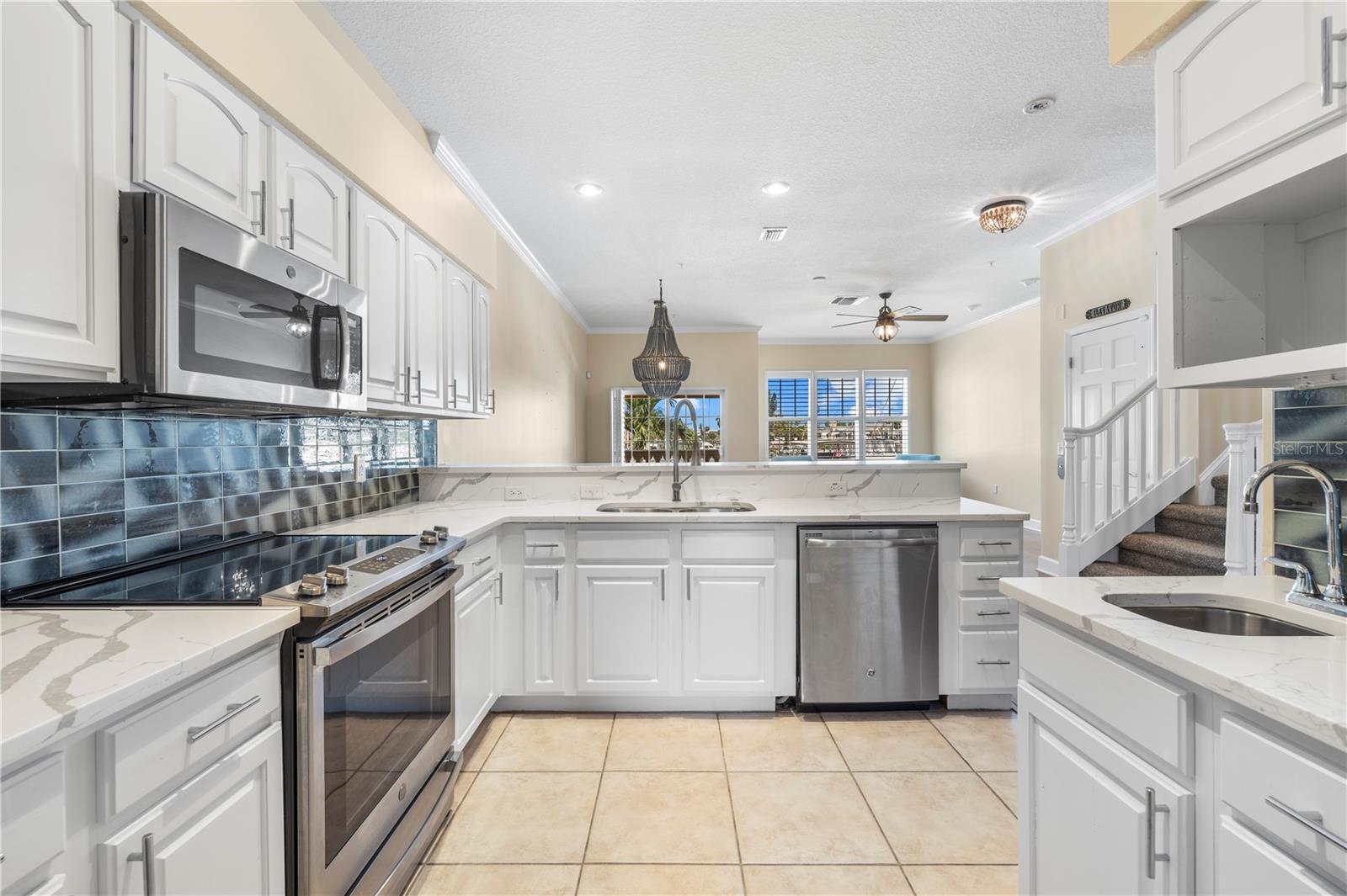 Kitchen - Granite & Stainless