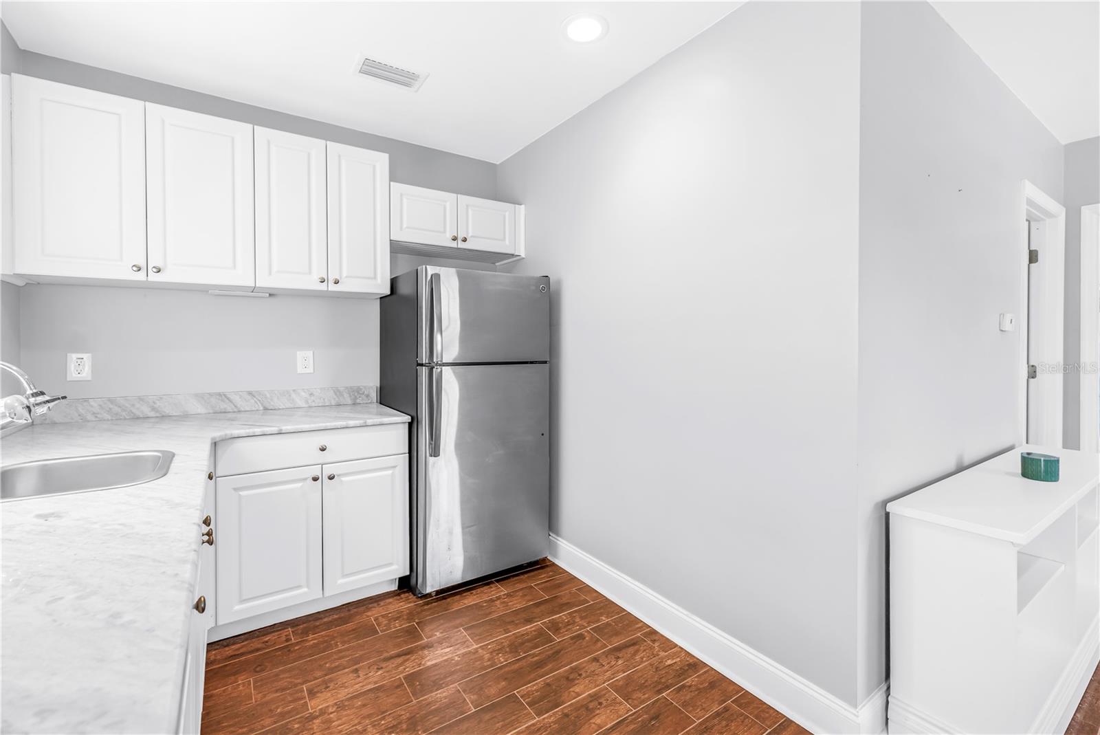 garage apartment kitchen