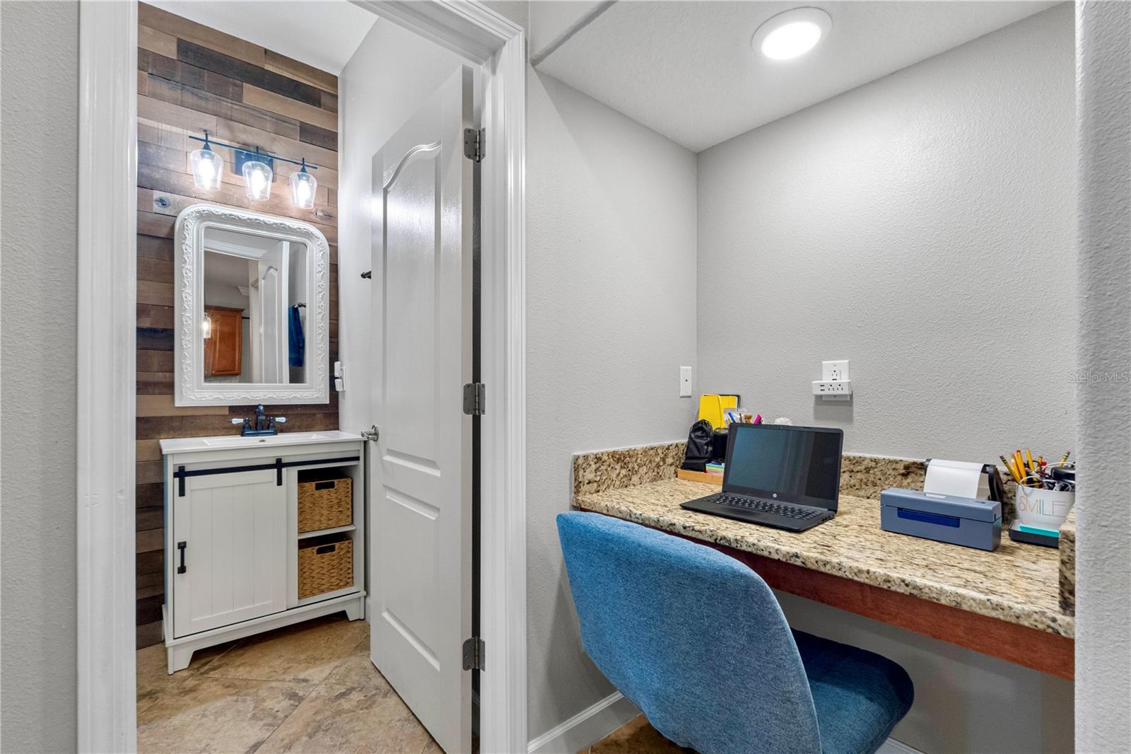 Coffee bar / workstation area