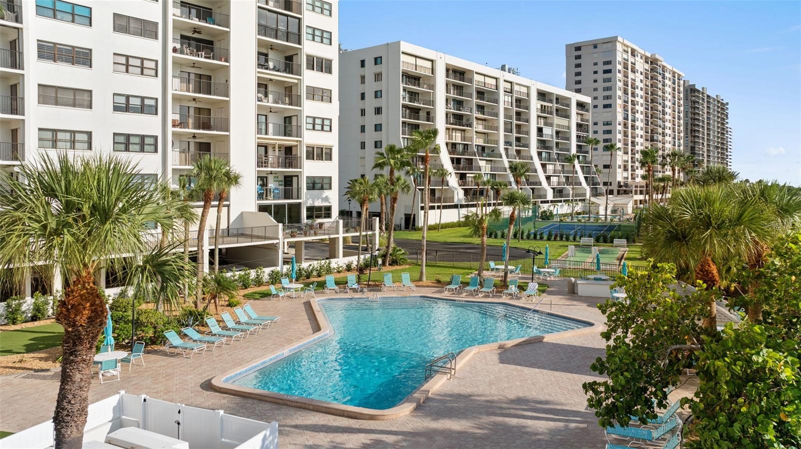 TB8531401
