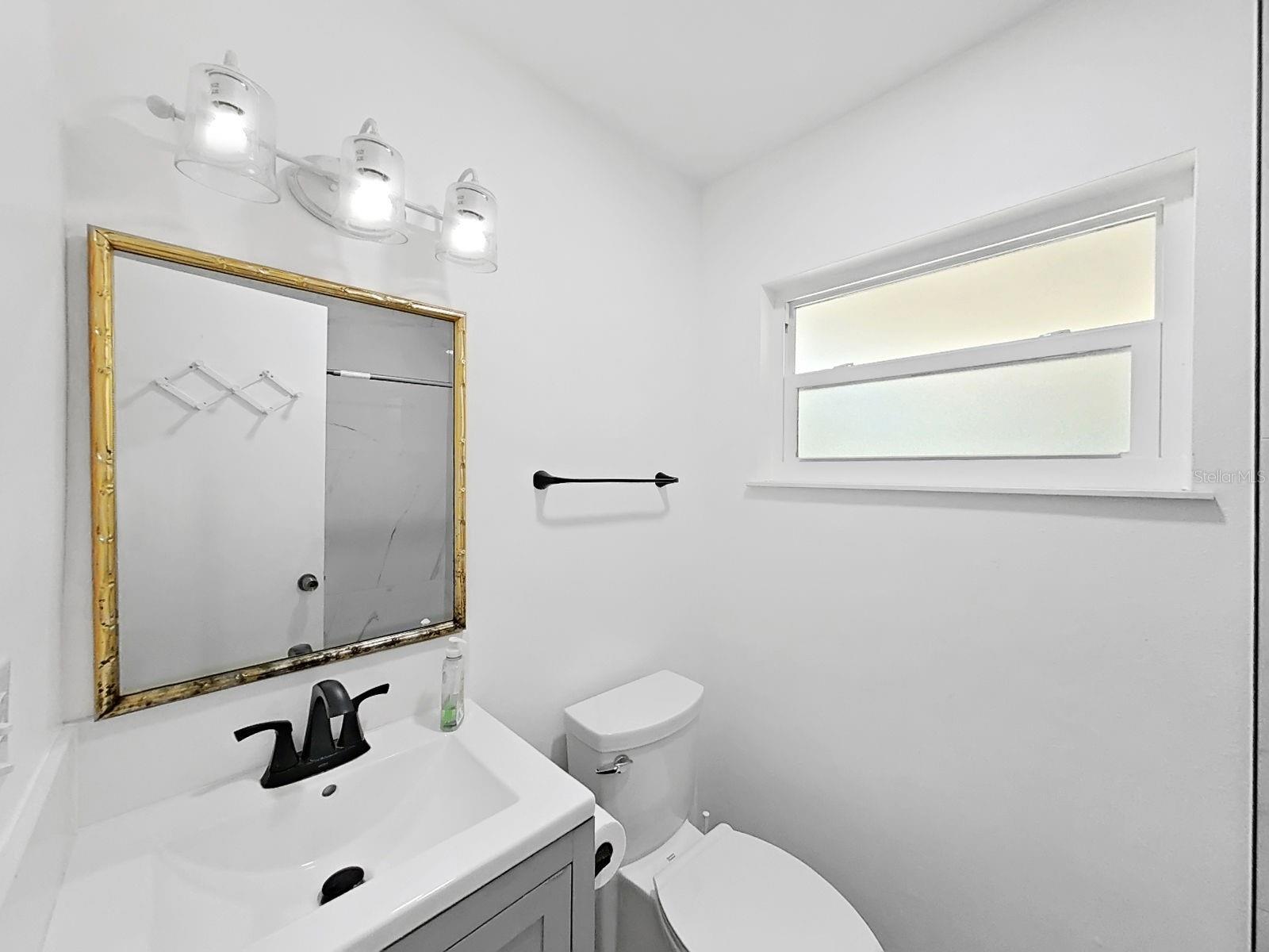 Primary bath with dual sinks