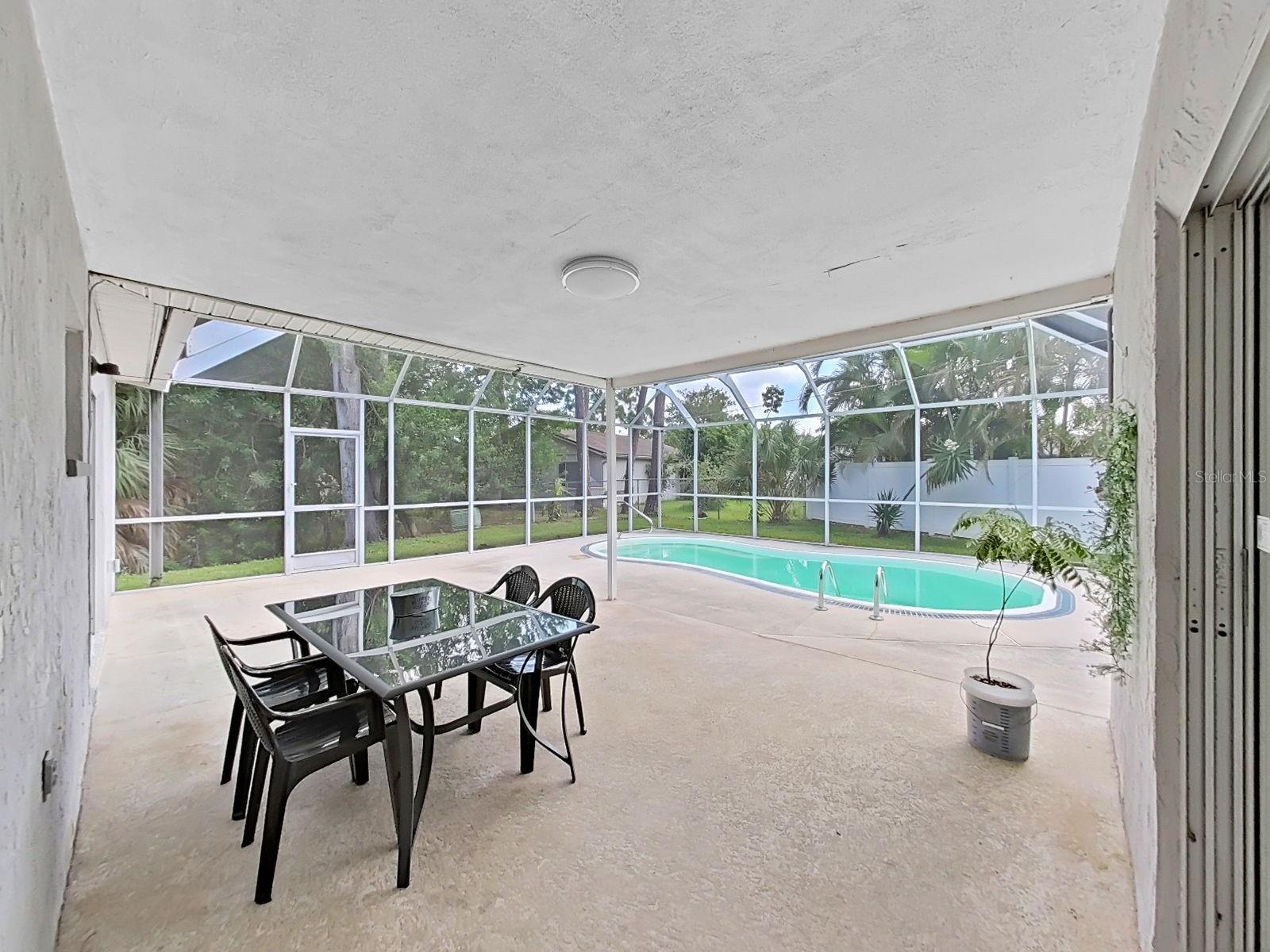 Spacious overed lanai