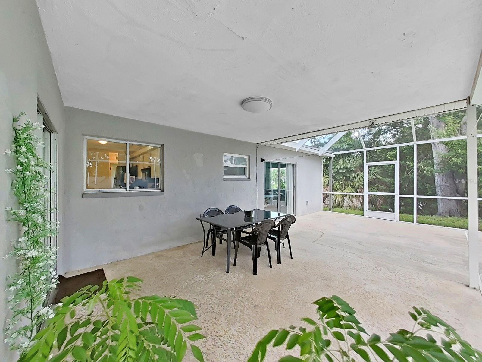 Spacious covered lanai
