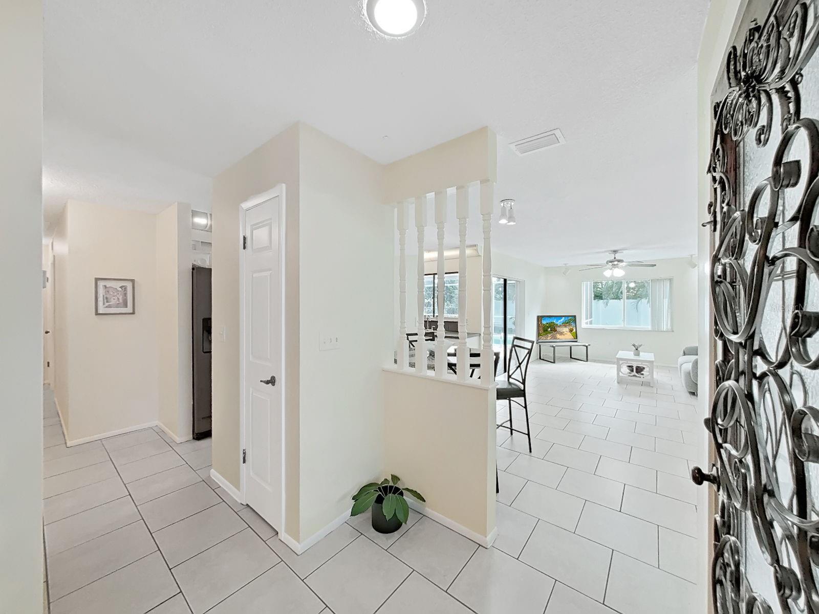 Foyer - Open floor plan
