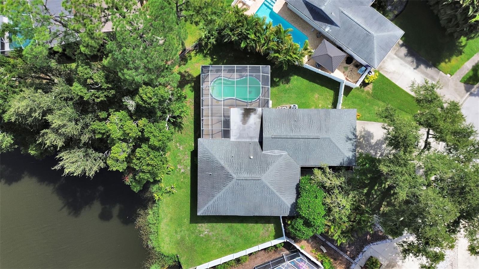 Oversized waterfront homesite